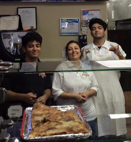 Mike's Pizza Interior